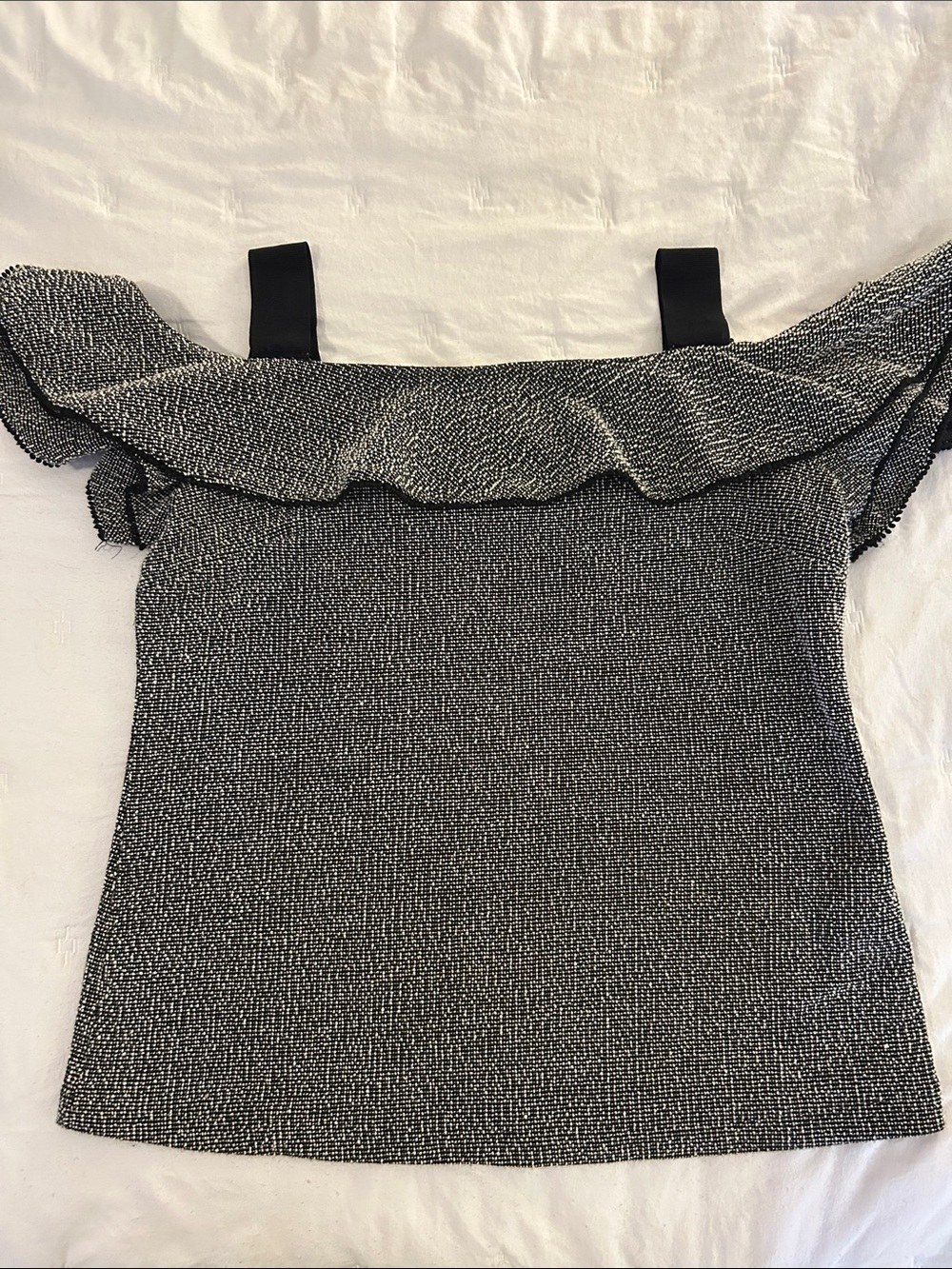 Banana Republic Off-Shoulder Ruffle Knit Women's Top - Black and White